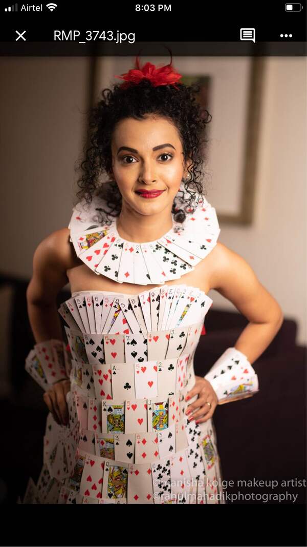 Makeup& Hair course -
Manisha kolge’s ma