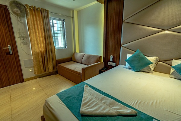 Ac Deluxe Rooms Available in l