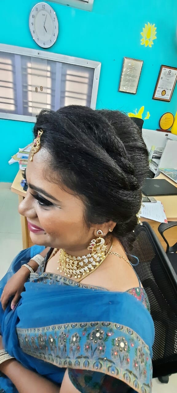 Looking for Beauticians c