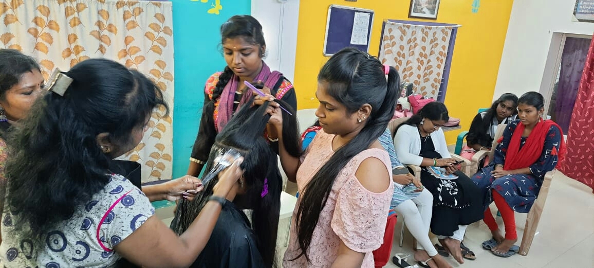 Looking for beautician Co