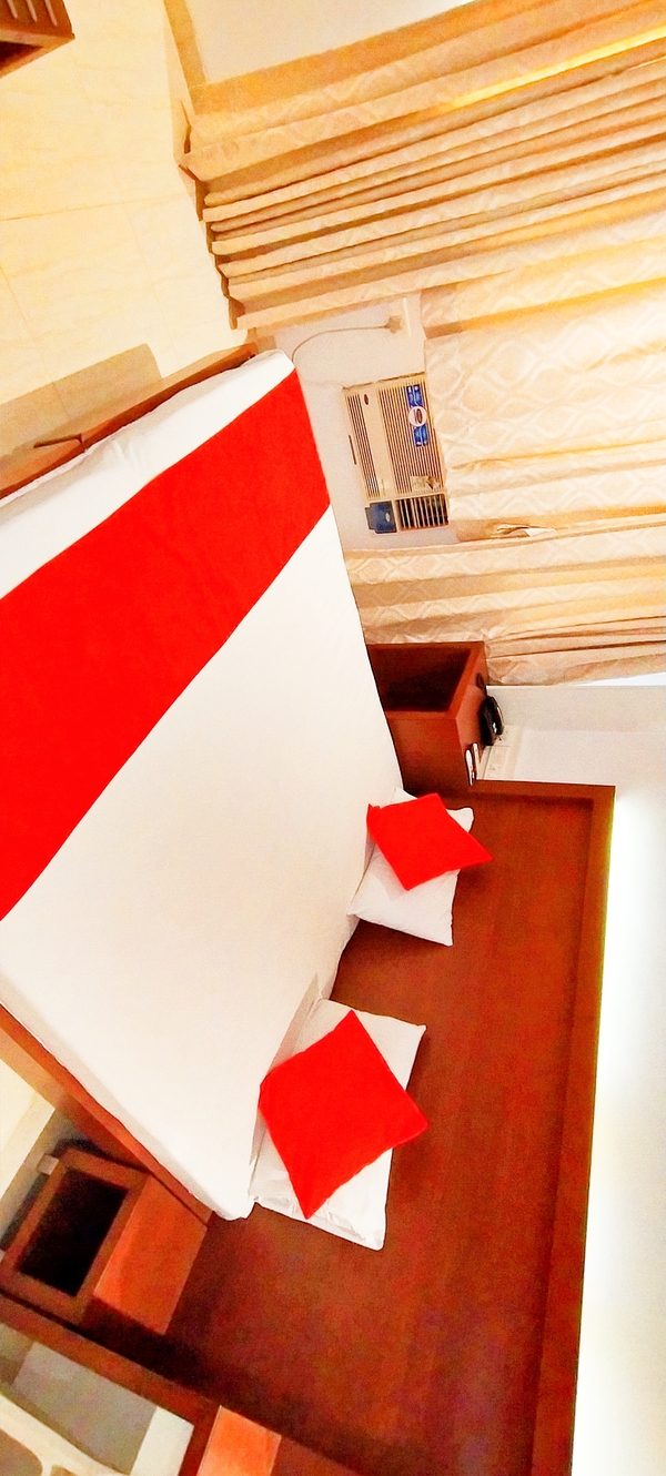 spacious rooms for couples