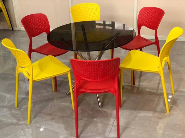 plastic furniture dealers