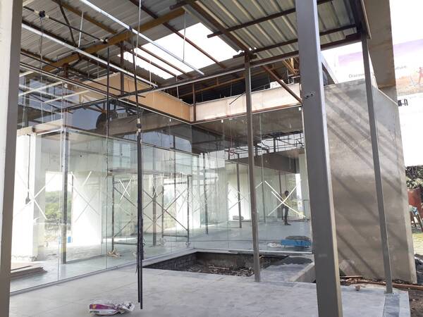 Running site of sales office work of city 1