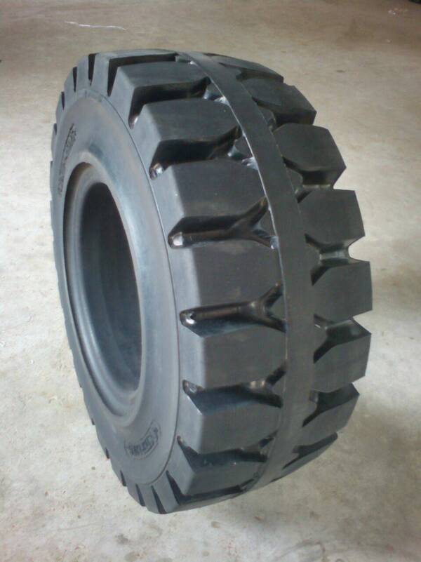 Tyre 8×25-16 solid tyre in rea