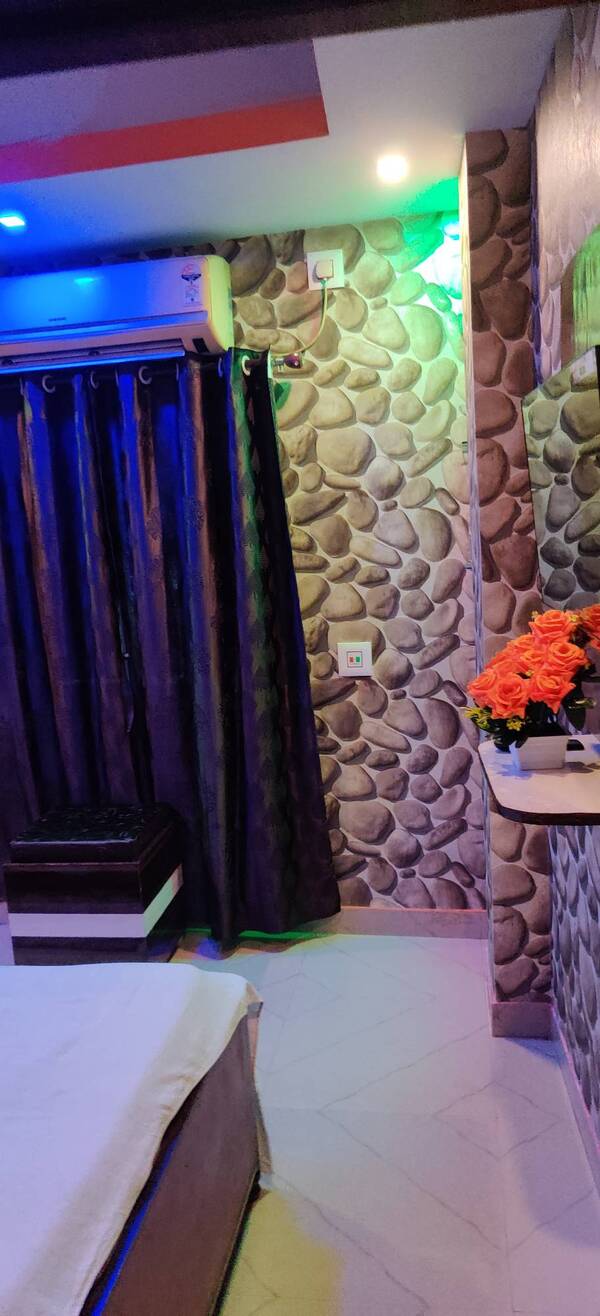 Kolkata's best male to male bo