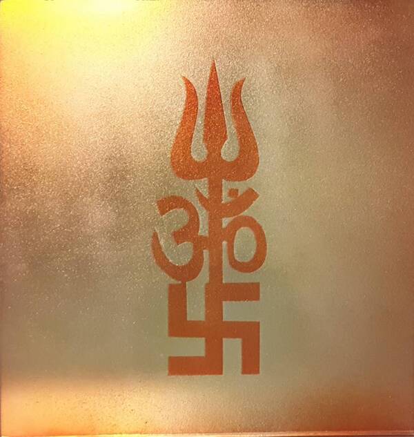 Glass with attractive colour eaching.