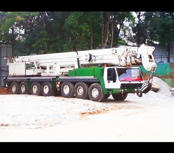 congested high rise constructi