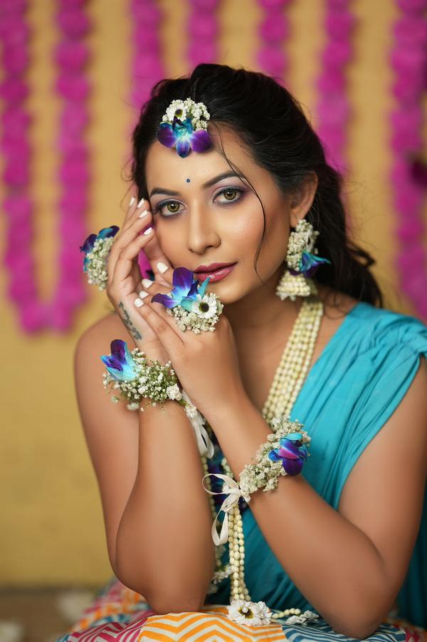 Get your haldi make up with us. 

#plumz