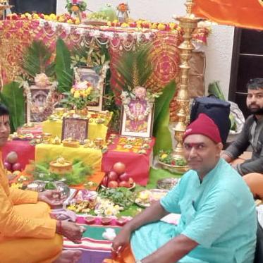 Pandit for grihapravesh pooja 