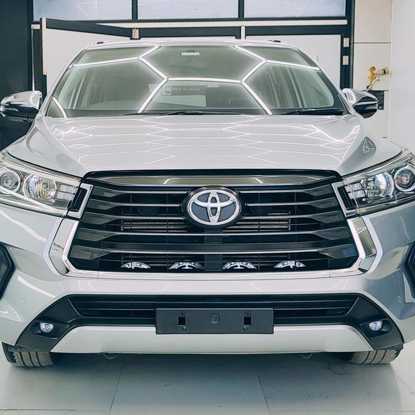 altis fortuner innova crysta y