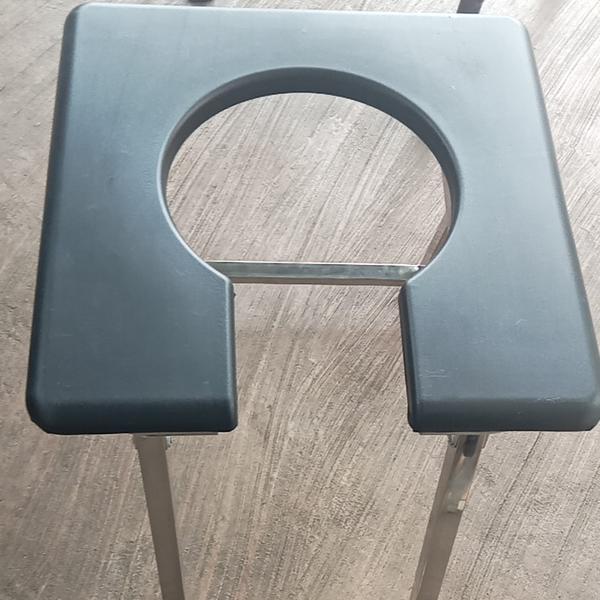 commode chairs dealer