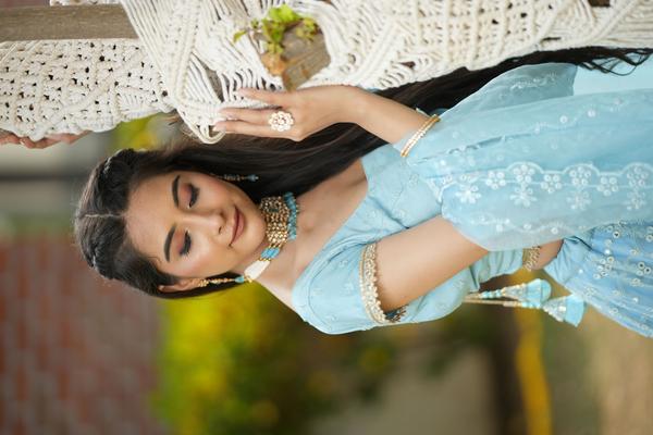 Get Your Side Bride Make up with us.

#B