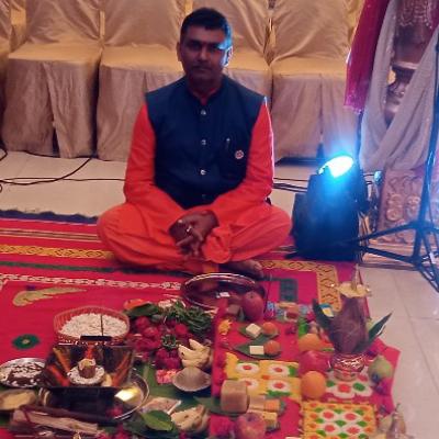 north indian pandit for sundar