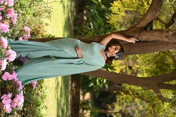 Perfect make up and hair saree look. Cho