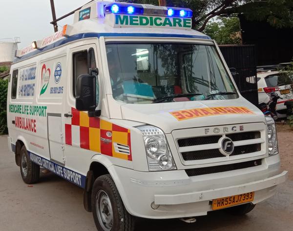 max hospital saket