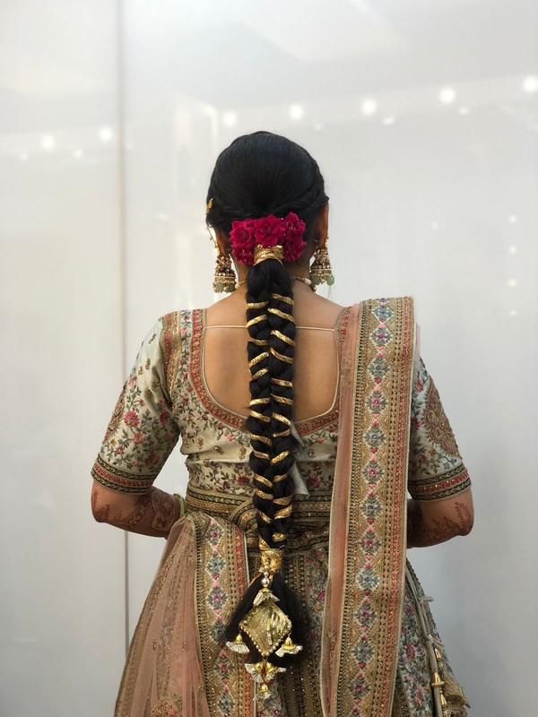 Golden laces with paranda and real flowe