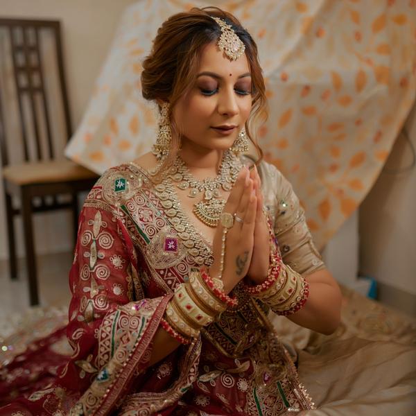 Bridal Look
Kohl eyes messy braid for br