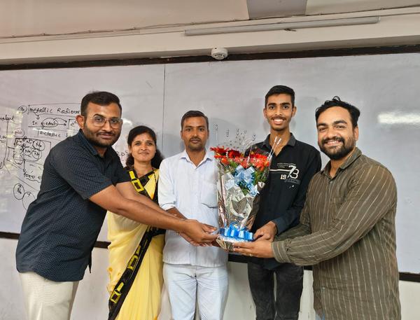 आपल्या *रायते सायन्स अकॅड