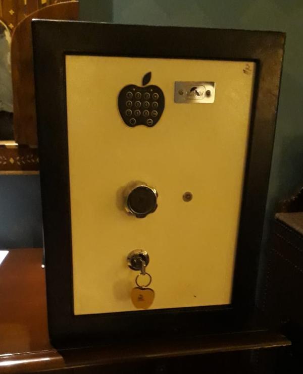 Heavy Lockers or Safe, to secu