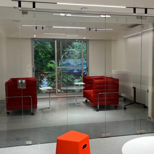 Frameless sliding folding door