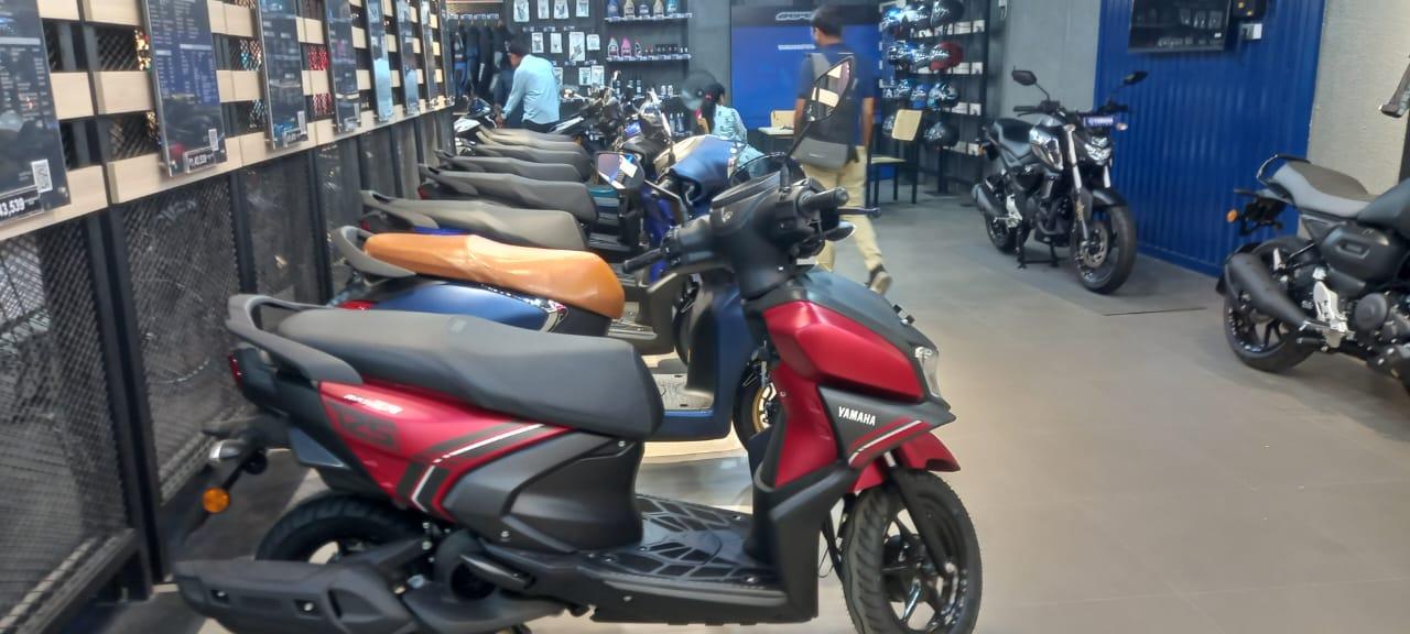 motorcycles and scooters trich