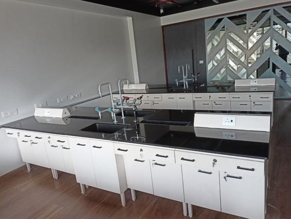 laboratory workbenches