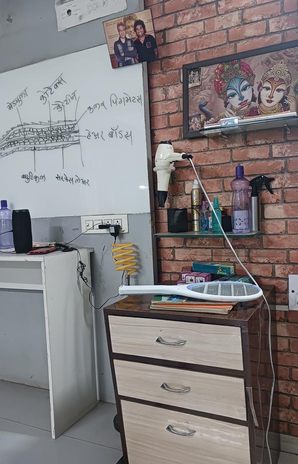 .top class ladies salon in hadapsar
best