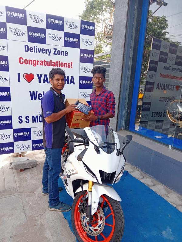 r15v4 white