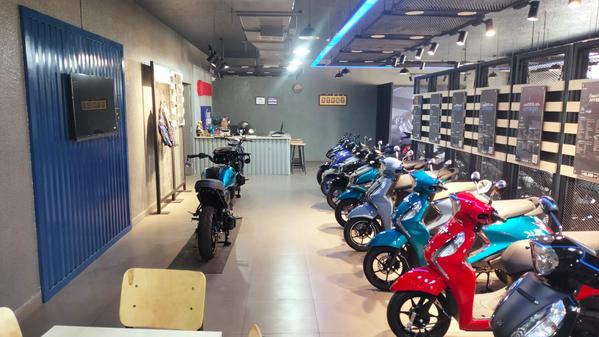 top 3 yamaha showroom