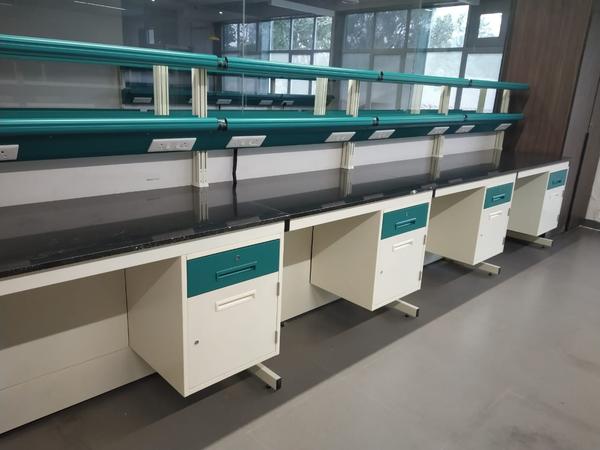 revolutionary lab table