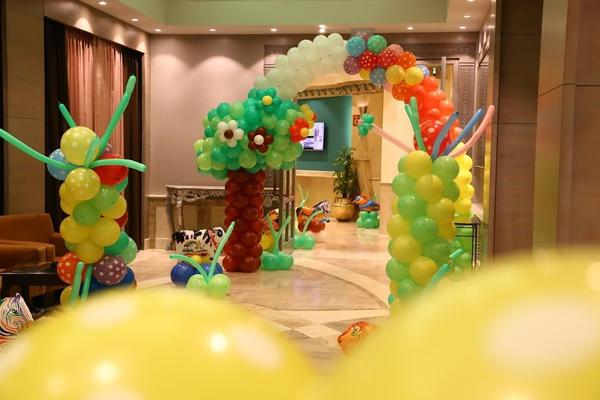 customized birthday party deco