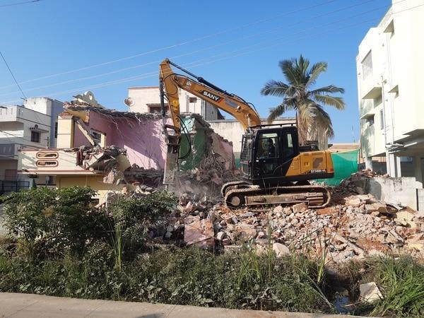 licensed demolition contractor