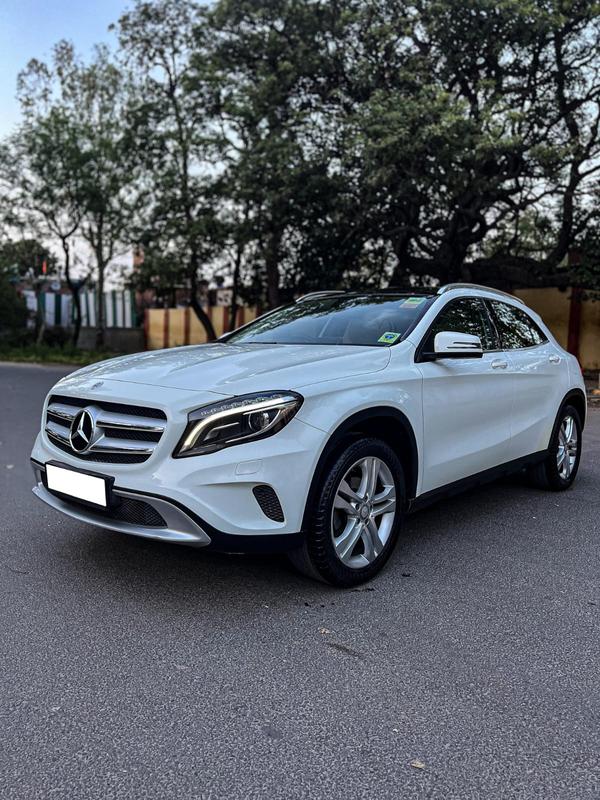 Mercedes benz GLA 200D 2016.

