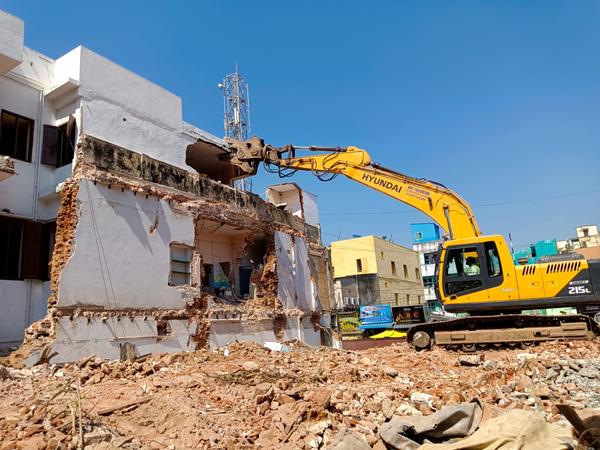 licensed demolition contractor