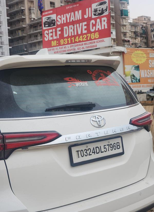 trip banao car khud chalo