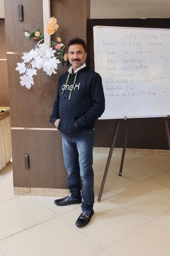 male to male body massage centre in Kolk