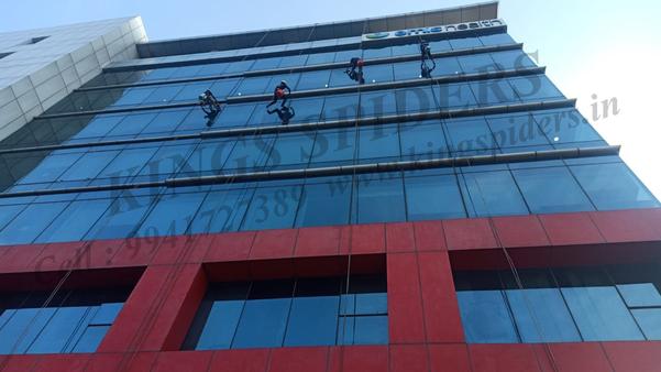 no1 glass cleaning system in c