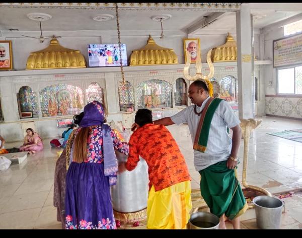 famous pandit for rudrabhishek