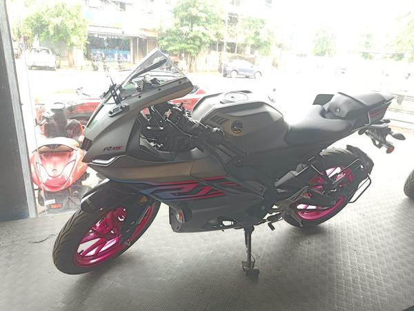 top 5 yamaha showroom