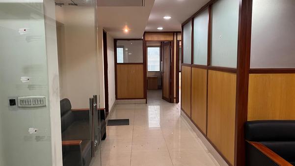 flexible hot desk and private