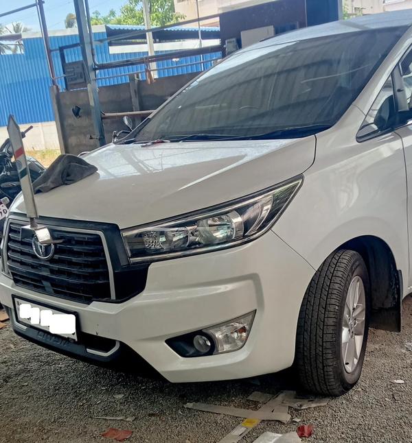 toyota innova crysta