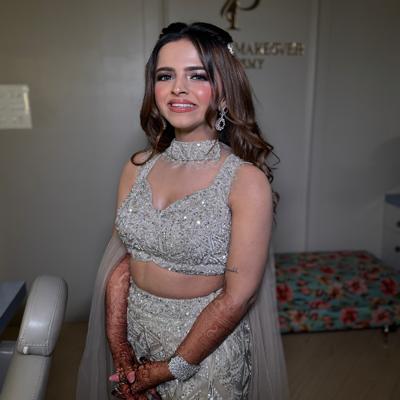 Beautiful engagement bride
#prachismak