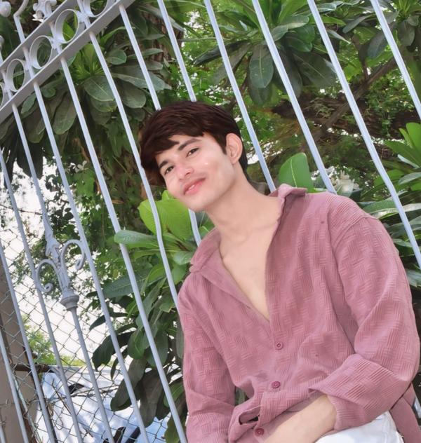 At Babylon Spa in Kolkata, a powder mass