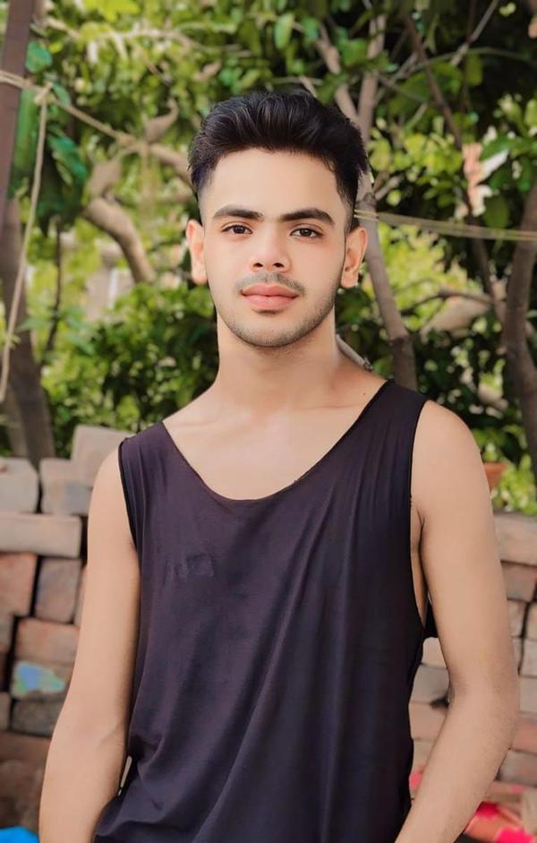At Babylon Spa in Kolkata, the men-to-me