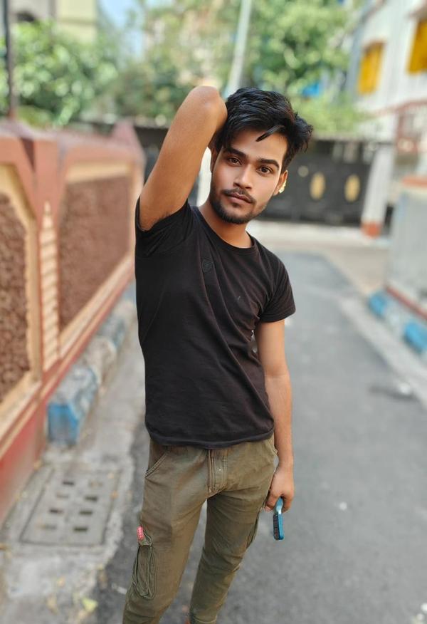 At Babylon Spa in Kolkata, the men-to-me