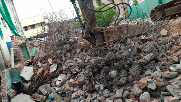 kelambakkam building demolitio