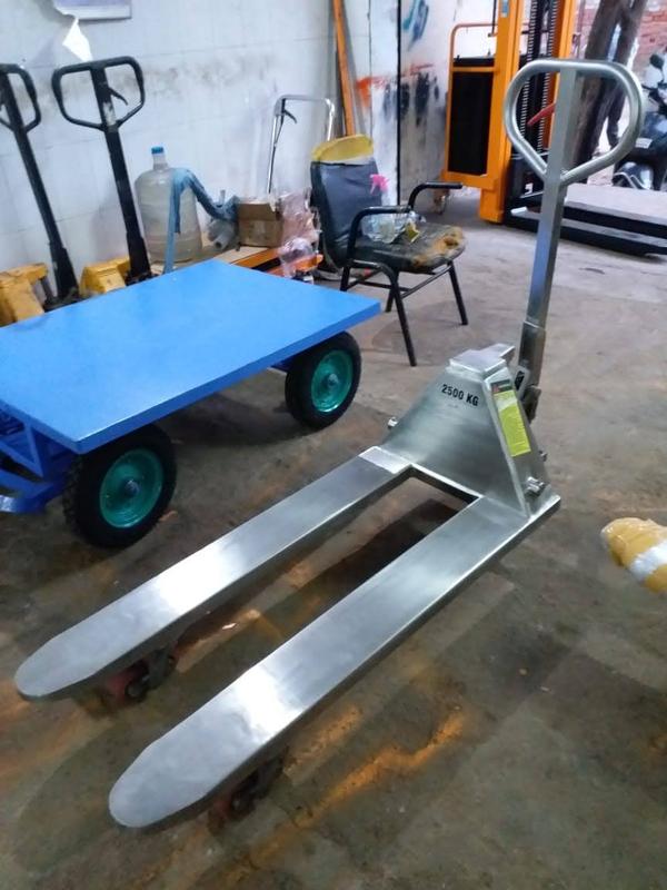 hand pallet trucks