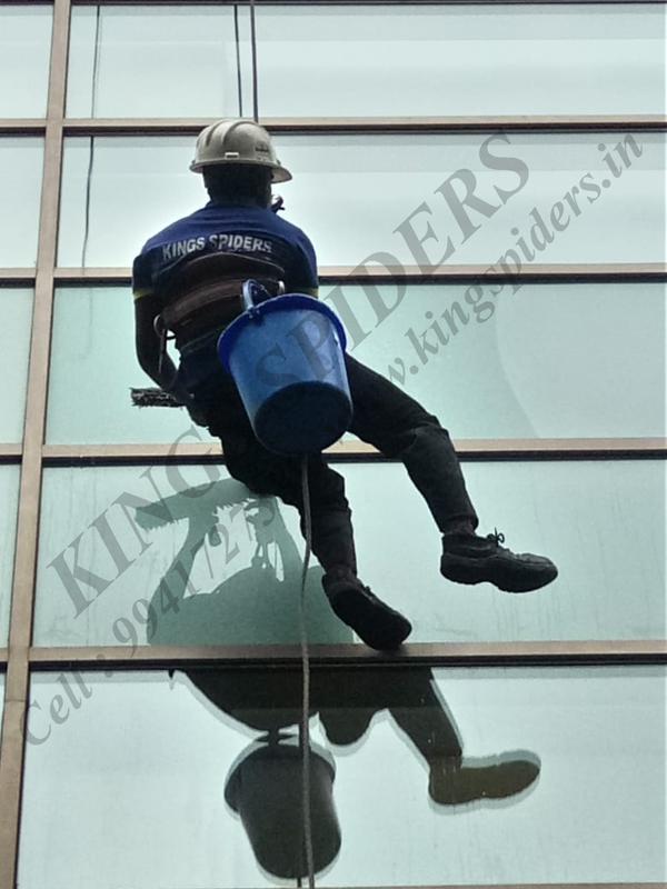 dismantling scaffoldings