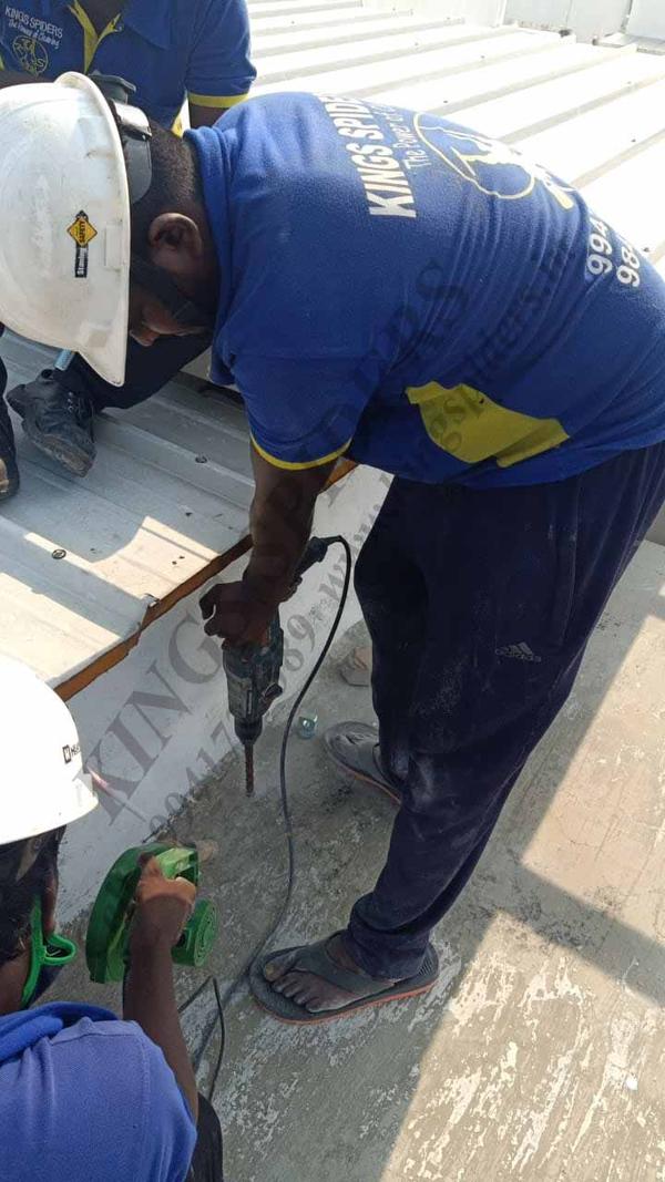 dismantling scaffoldings