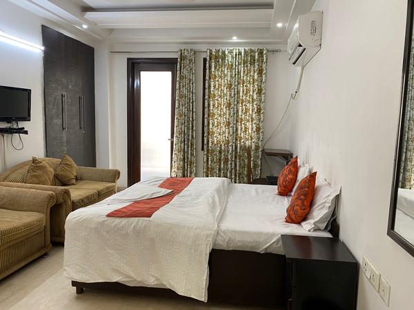 24x7 security saket hotels